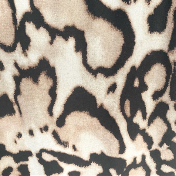Diane Von Furstenberg 100% Silk Animal Print Short Sleeve Blouse - Picture 6 of 12